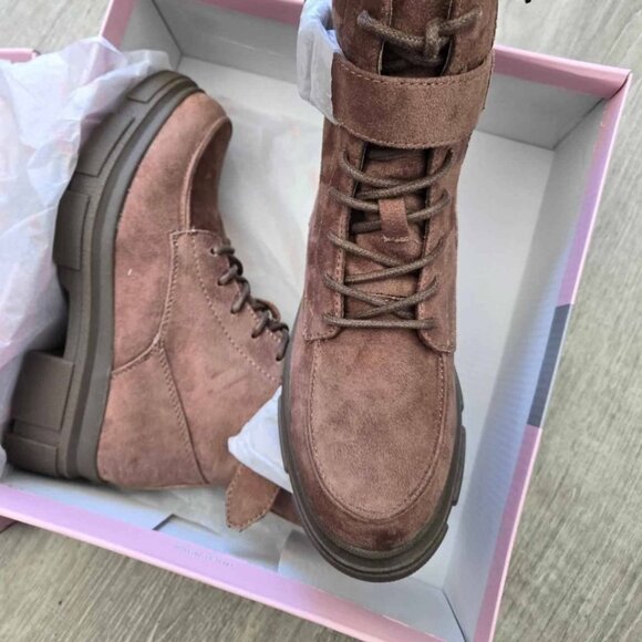 INNOVATION Leather Laced Up Booties. Taupe. Size 6 - Picture 4 of 7